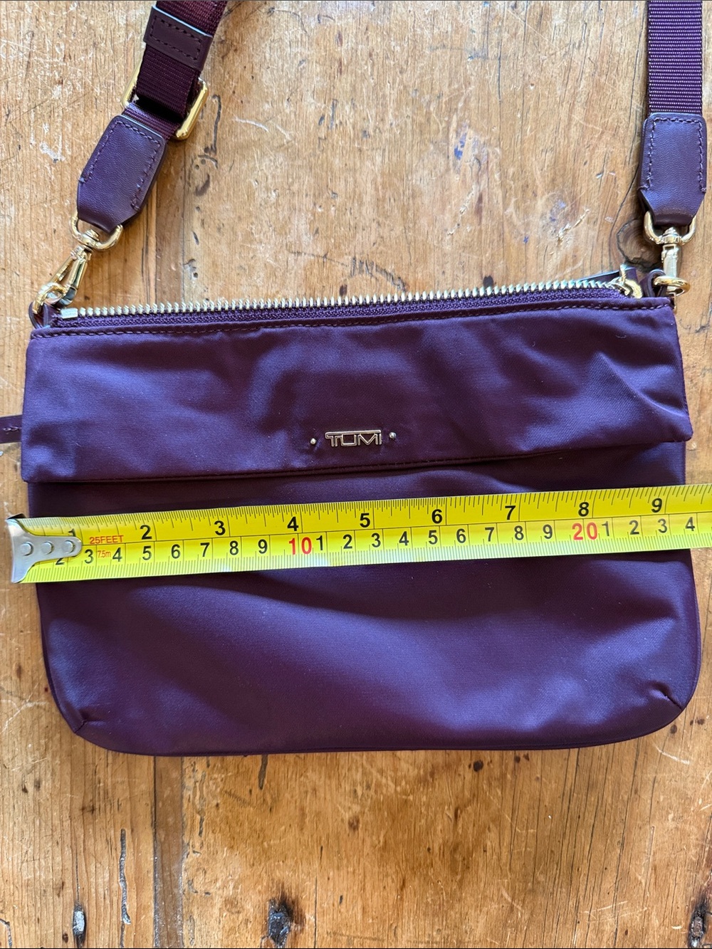 Tumi Voyager Collection Plum Nylon Crossbody with Gold Hardware & adjustable str - Picture 8 of 10
